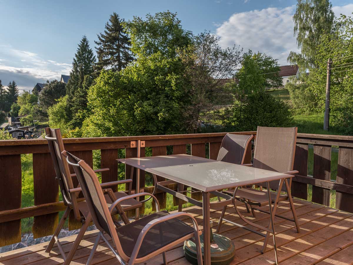 Ferienhaus "Alte Schule" in Reinhardtsdorf - Ferienwohnung 1 - Balkon mit Sitzgelegenheit